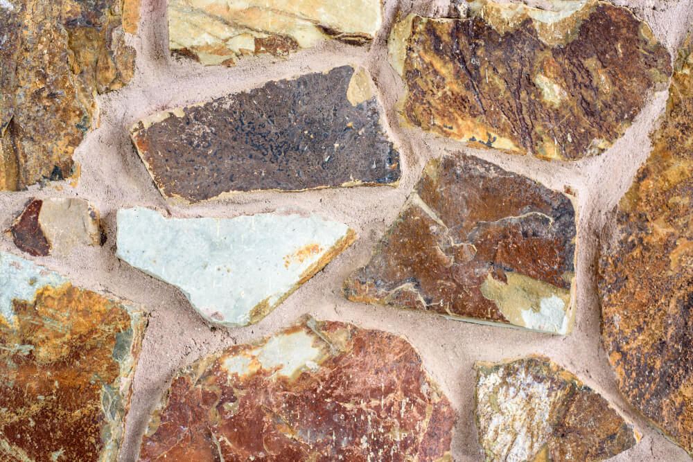 elegir piedra natural para interiores sin perder calidez